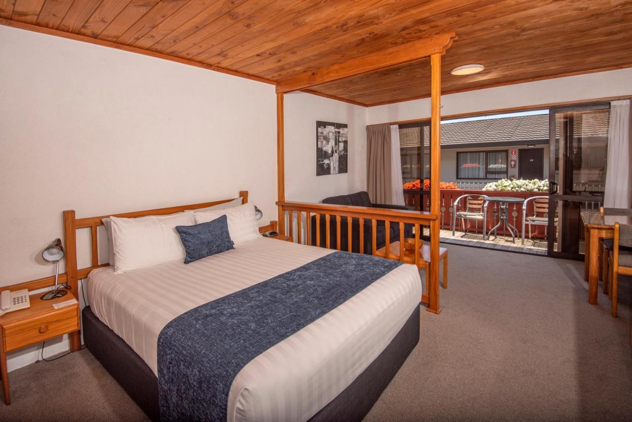 Swiss Chalet Lodge Motel Пайхия Екстериор снимка