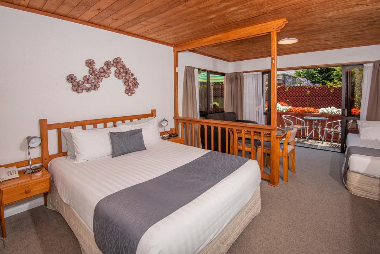 Swiss Chalet Lodge Motel Пайхия Екстериор снимка