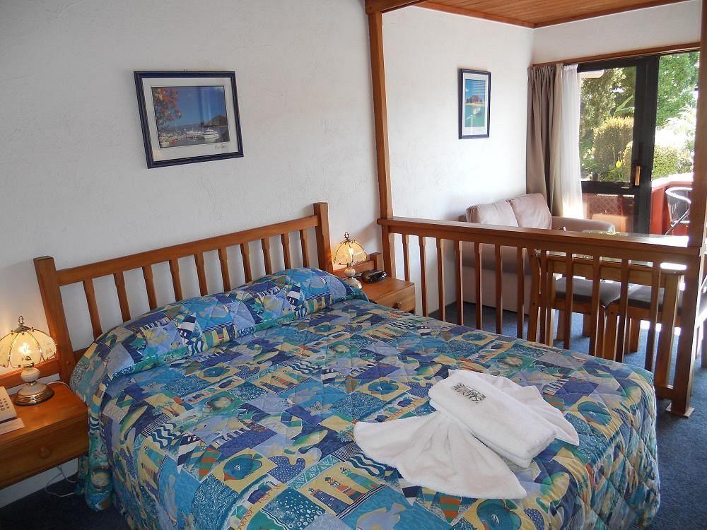 Swiss Chalet Lodge Motel Пайхия Екстериор снимка