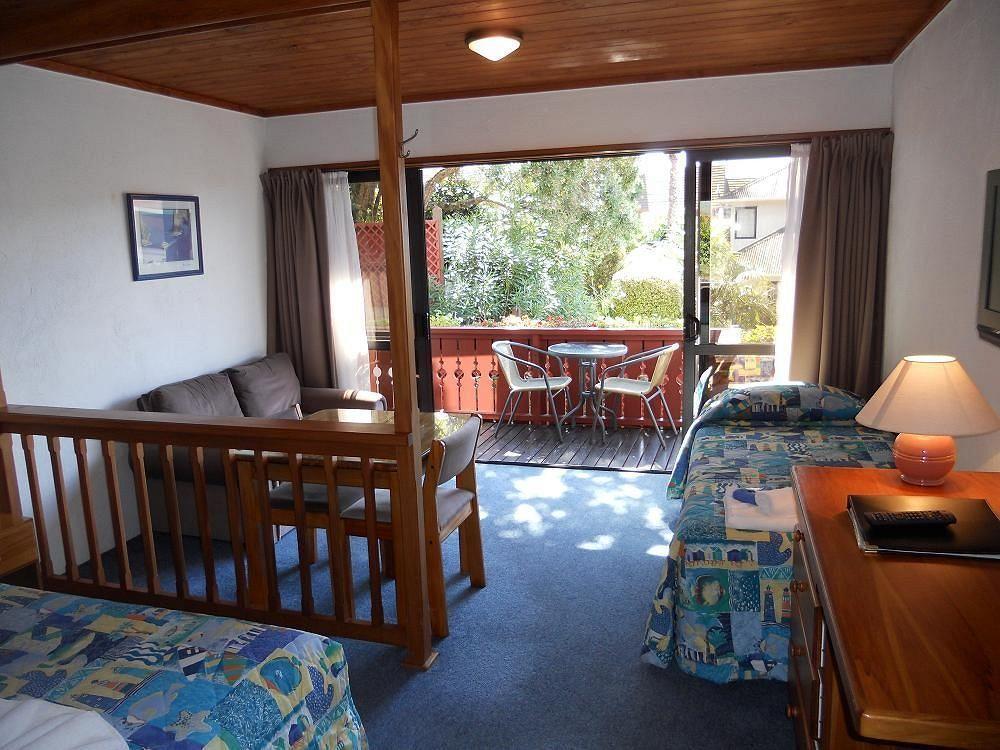 Swiss Chalet Lodge Motel Пайхия Екстериор снимка