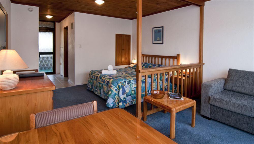 Swiss Chalet Lodge Motel Пайхия Екстериор снимка