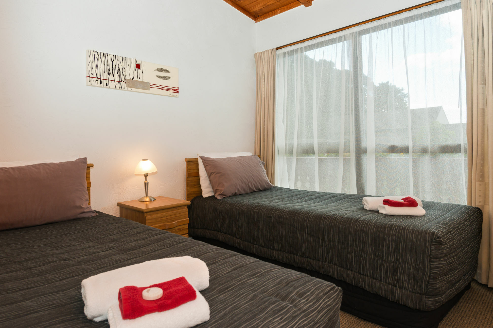 Swiss Chalet Lodge Motel Пайхия Екстериор снимка