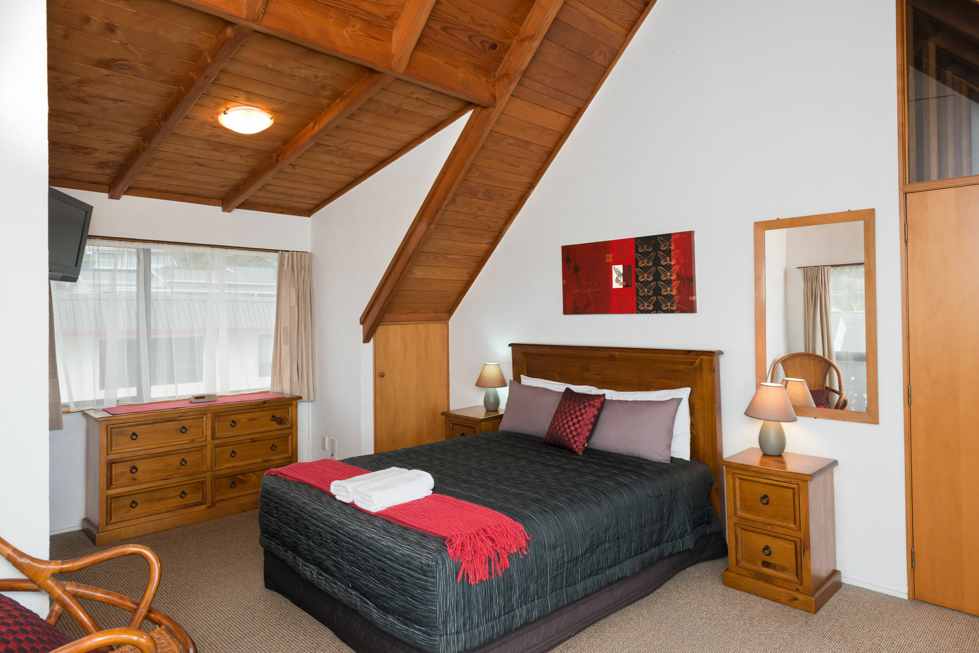 Swiss Chalet Lodge Motel Пайхия Екстериор снимка