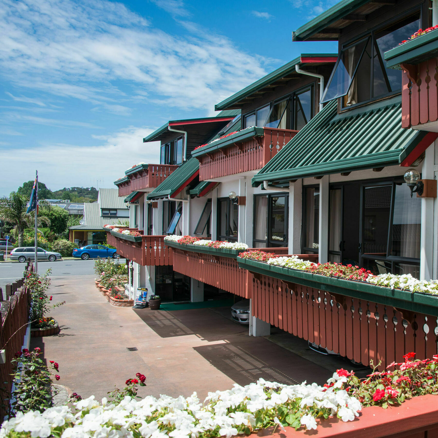 Swiss Chalet Lodge Motel Пайхия Екстериор снимка