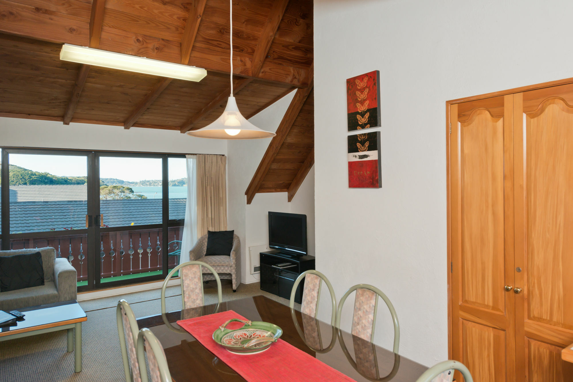 Swiss Chalet Lodge Motel Пайхия Екстериор снимка