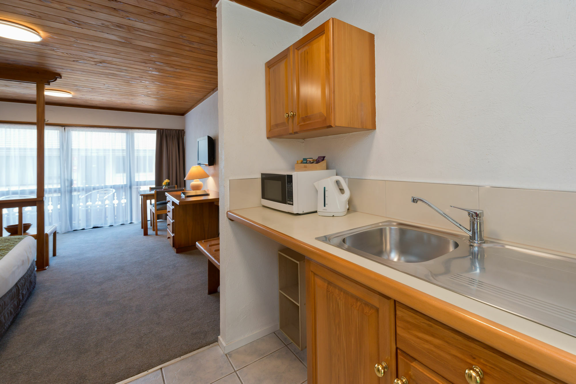 Swiss Chalet Lodge Motel Пайхия Екстериор снимка