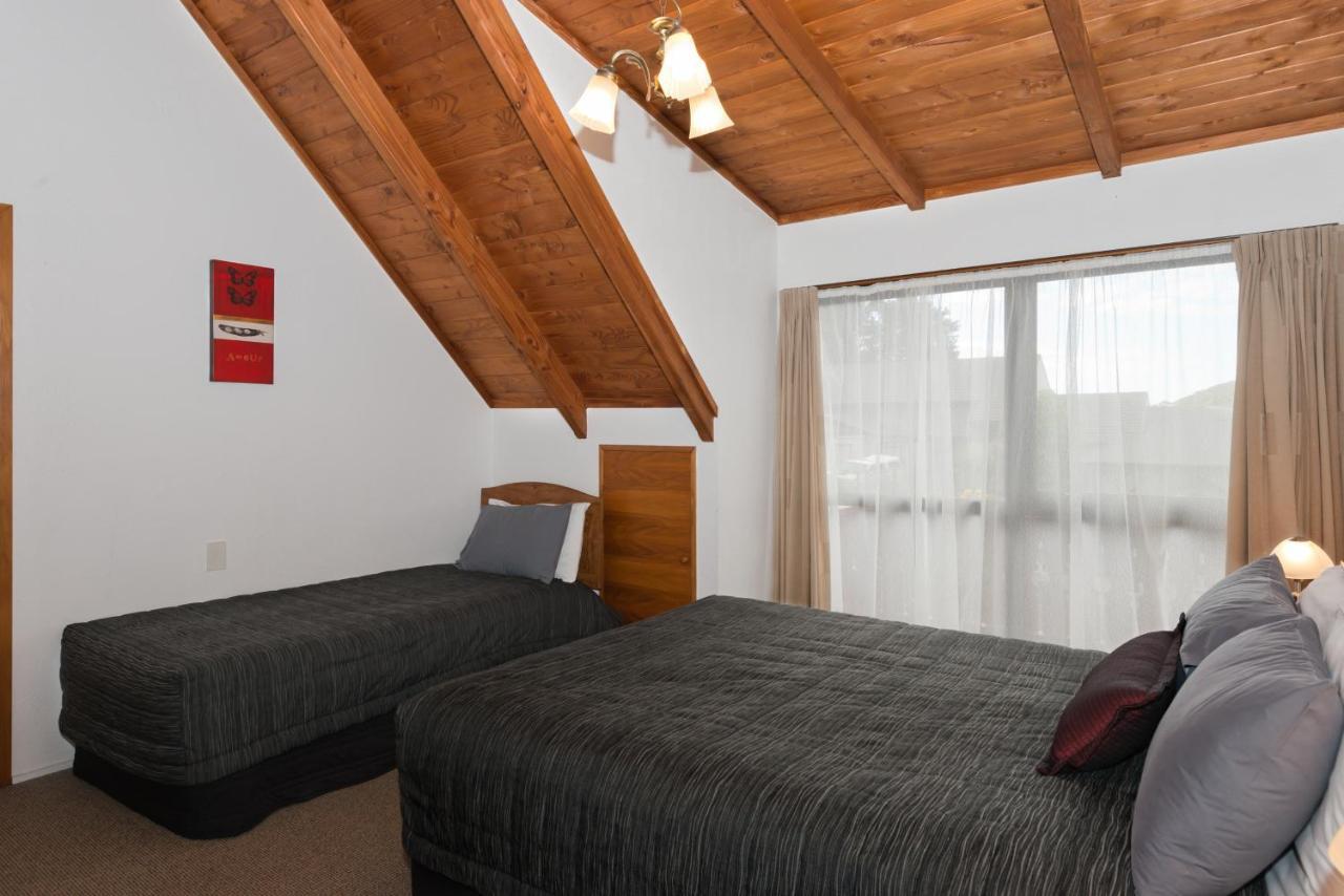 Swiss Chalet Lodge Motel Пайхия Екстериор снимка