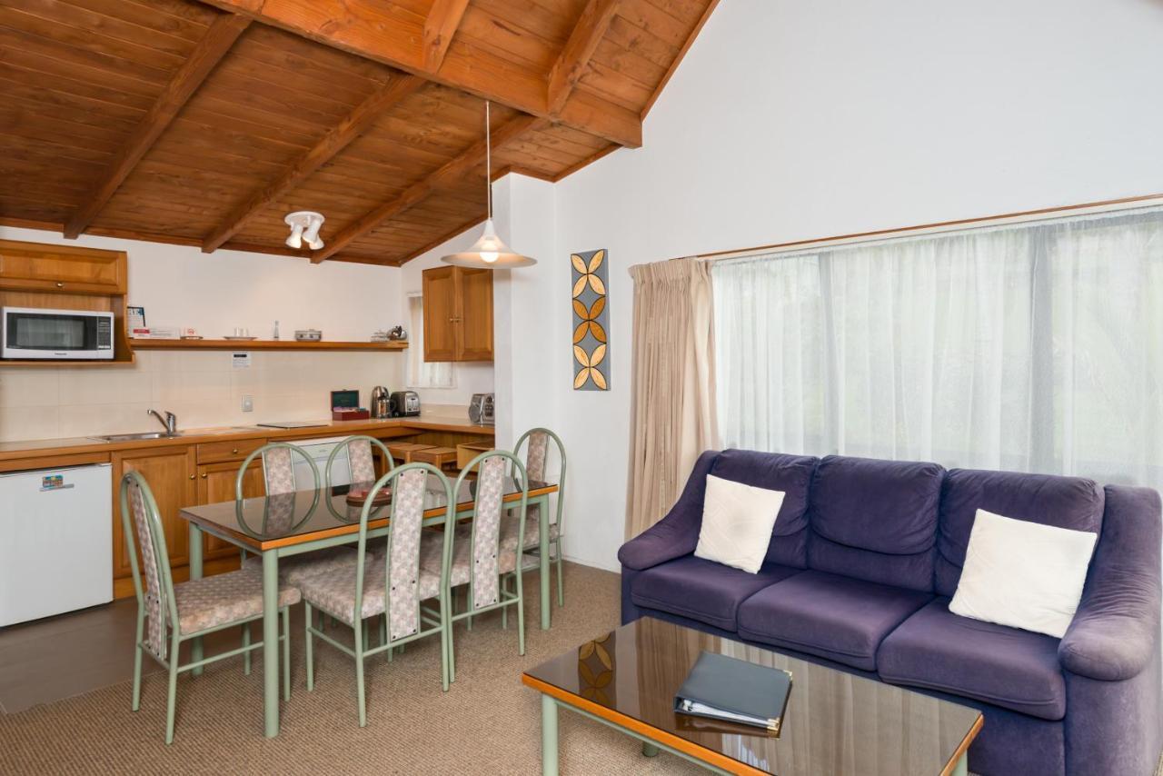 Swiss Chalet Lodge Motel Пайхия Екстериор снимка